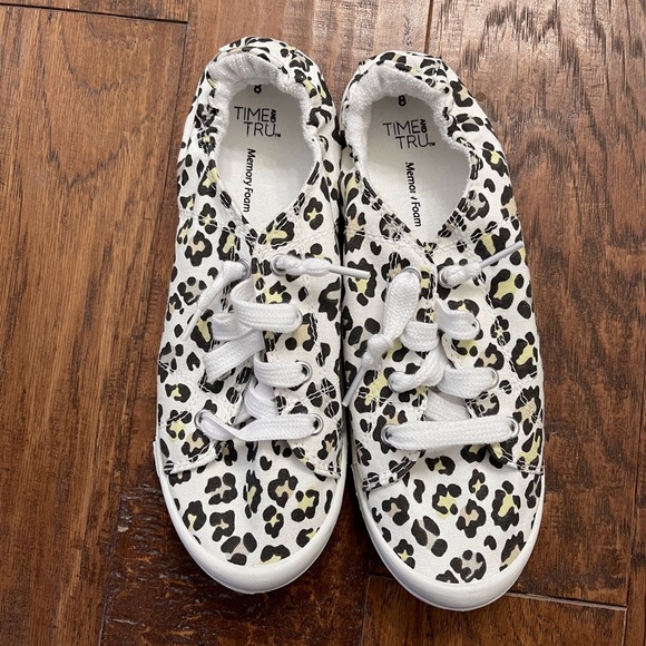 Time and Tru Shoes - NWOT Cheetah Scrunch Back Sneakers, Size 8